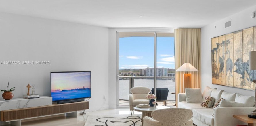 Condominio en North Miami Beach, Florida, 2 dormitorios № 1983638