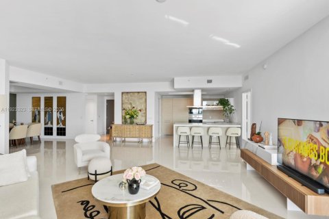 Condominio en venta en North Miami Beach, Florida, 2 dormitorios, 167.32 m2 № 1983638 - foto 4