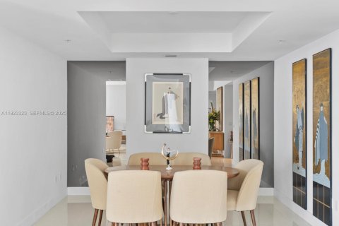 Condominio en venta en North Miami Beach, Florida, 2 dormitorios, 167.32 m2 № 1983638 - foto 6