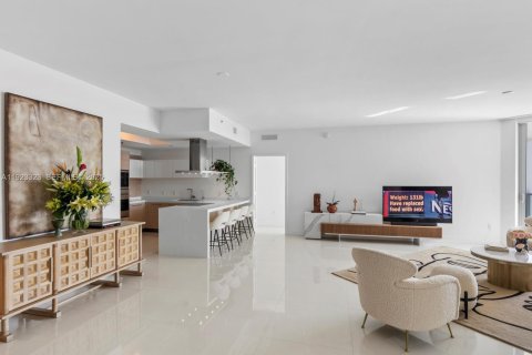 Condominio en venta en North Miami Beach, Florida, 2 dormitorios, 167.32 m2 № 1983638 - foto 7