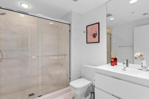 Condominio en venta en North Miami Beach, Florida, 2 dormitorios, 167.32 m2 № 1983638 - foto 21