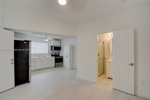 Villa ou maison à louer à Hollywood, Floride: 3 chambres, 142.88 m2 № 1977327 - photo 6