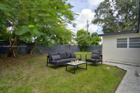 Villa ou maison à louer à Hollywood, Floride: 3 chambres, 142.88 m2 № 1977327 - photo 13