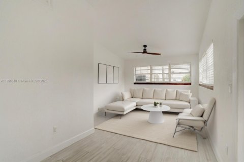 Villa ou maison à louer à Hollywood, Floride: 3 chambres, 142.88 m2 № 1977327 - photo 2