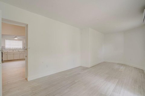 Villa ou maison à louer à Hollywood, Floride: 3 chambres, 142.88 m2 № 1977327 - photo 5