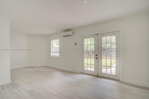 Villa ou maison à louer à Hollywood, Floride: 3 chambres, 142.88 m2 № 1977327 - photo 4