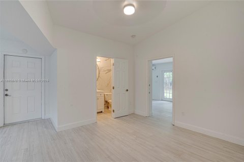 Villa ou maison à louer à Hollywood, Floride: 3 chambres, 142.88 m2 № 1977327 - photo 12