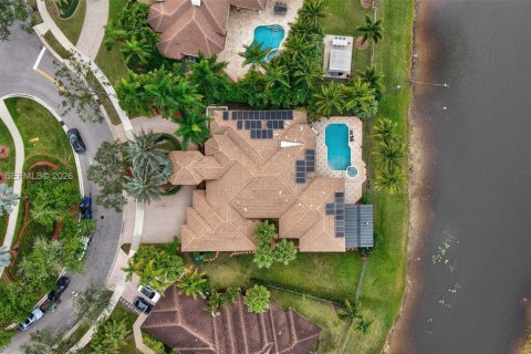 Купить виллу или дом в Уэстон, Флорида 5 спален, 414.72м2, № 2006052 - фото 1