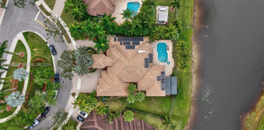 Дом в Уэстон, Флорида 5 спален, 414.72м2 № 2006052