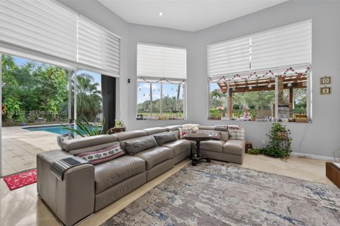 Купить виллу или дом в Уэстон, Флорида 5 спален, 414.72м2, № 2006052 - фото 19