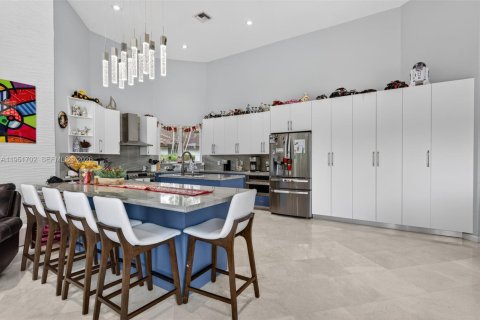 Купить виллу или дом в Уэстон, Флорида 5 спален, 414.72м2, № 2006052 - фото 14