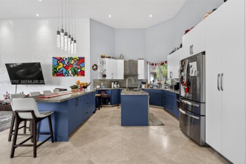 Купить виллу или дом в Уэстон, Флорида 5 спален, 414.72м2, № 2006052 - фото 15