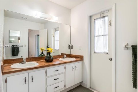 Купить виллу или дом в Корал-Спрингс, Флорида 3 спальни, 152.64м2, № 2055338 - фото 29