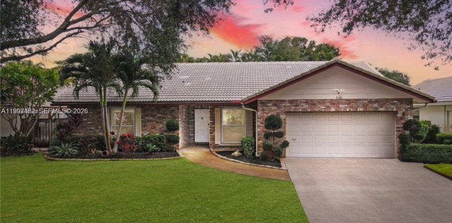 Дом в Корал-Спрингс, Флорида 3 спальни, 152.64м2 № 2055338