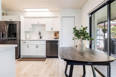 Купить виллу или дом в Корал-Спрингс, Флорида 3 спальни, 152.64м2, № 2055338 - фото 13