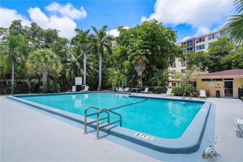 Condo in North Miami Beach, Florida, 3 bedrooms  № 1951571 - photo 7