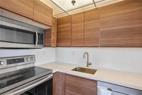 Condo in North Miami Beach, Florida, 3 bedrooms  № 1951571 - photo 2