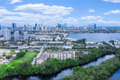 Condo in North Miami Beach, Florida, 3 bedrooms  № 1951571 - photo 6
