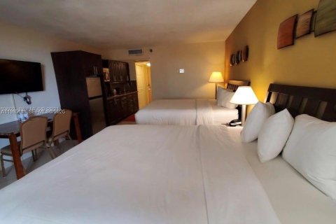 Condo in Sunny Isles Beach, Florida  № 2054160 - photo 5