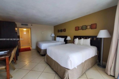 Condo in Sunny Isles Beach, Florida  № 2054160 - photo 11