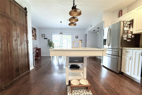 Townhouse in Temple Terrace, Florida 2 bedrooms, 145.02 sq.m. № 2133328 - photo 11