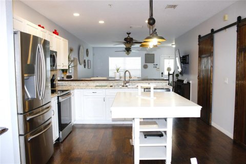 Townhouse in Temple Terrace, Florida 2 bedrooms, 145.02 sq.m. № 2133328 - photo 16