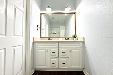 Townhouse in Temple Terrace, Florida 2 bedrooms, 145.02 sq.m. № 2133328 - photo 21