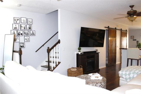Townhouse in Temple Terrace, Florida 2 bedrooms, 145.02 sq.m. № 2133328 - photo 7