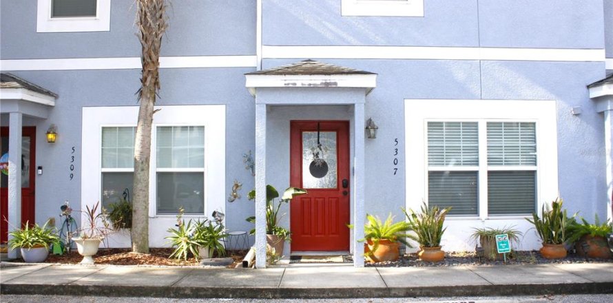 Townhouse in Temple Terrace, Florida 2 bedrooms, 145.02 sq.m. № 2133328