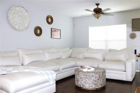 Townhouse in Temple Terrace, Florida 2 bedrooms, 145.02 sq.m. № 2133328 - photo 6