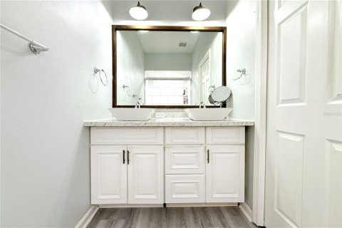 Townhouse in Temple Terrace, Florida 2 bedrooms, 145.02 sq.m. № 2133328 - photo 25