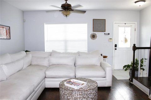 Townhouse in Temple Terrace, Florida 2 bedrooms, 145.02 sq.m. № 2133328 - photo 5