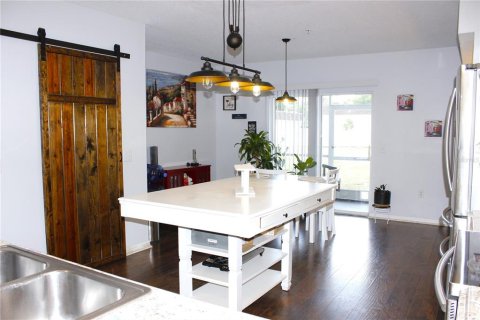 Townhouse in Temple Terrace, Florida 2 bedrooms, 145.02 sq.m. № 2133328 - photo 18