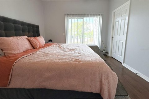 Townhouse in Temple Terrace, Florida 2 bedrooms, 145.02 sq.m. № 2133328 - photo 24