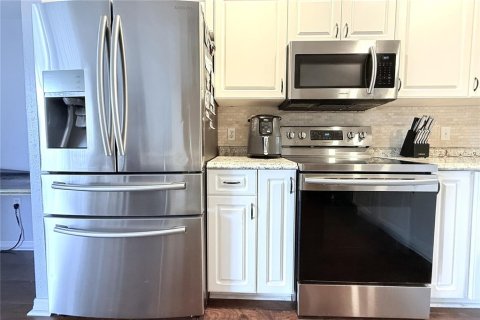 Townhouse in Temple Terrace, Florida 2 bedrooms, 145.02 sq.m. № 2133328 - photo 13