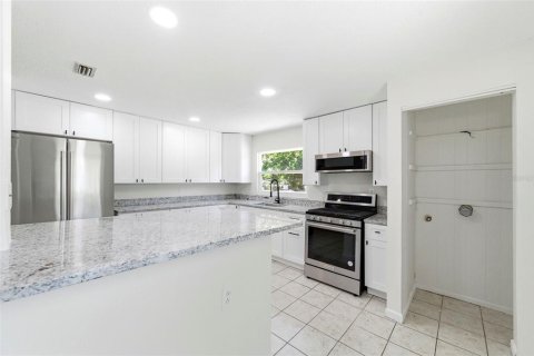 Immobilier commercial à vendre à Saint Petersburg, Floride: 10 chambres, 390 m2 № 2330248 - photo 18