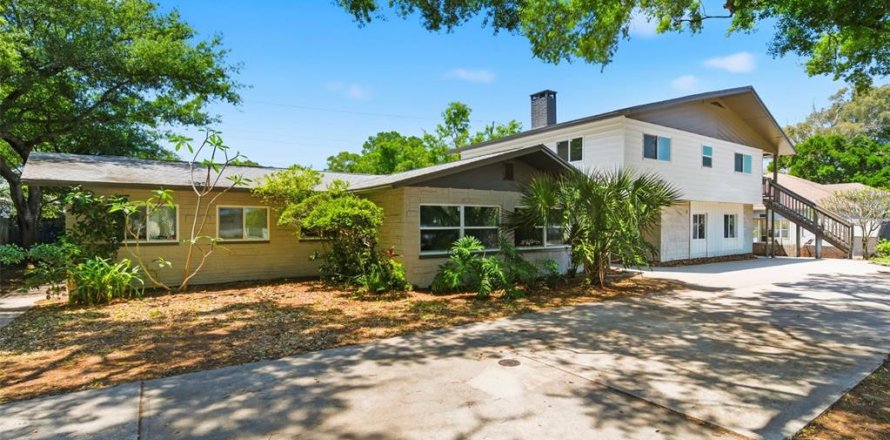 Immobilier commercial à Saint Petersburg, Floride 10 chambres, 390 m2 № 2330248