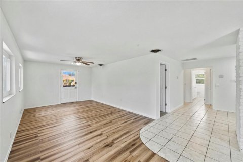 Immobilier commercial à vendre à Saint Petersburg, Floride: 10 chambres, 390 m2 № 2330248 - photo 11