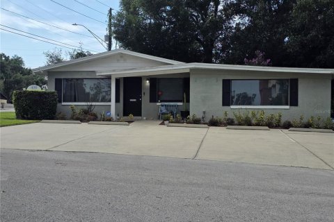 Propiedad comercial en venta en Altamonte Springs, Florida, 153.57 m2 № 1908463 - foto 1