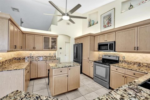 House in Port St. Lucie, Florida 4 bedrooms, 232.53 sq.m. № 2186321 - photo 6