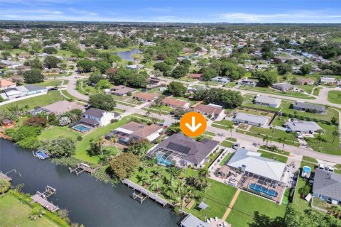 House in Port St. Lucie, Florida 4 bedrooms, 232.53 sq.m. № 2186321