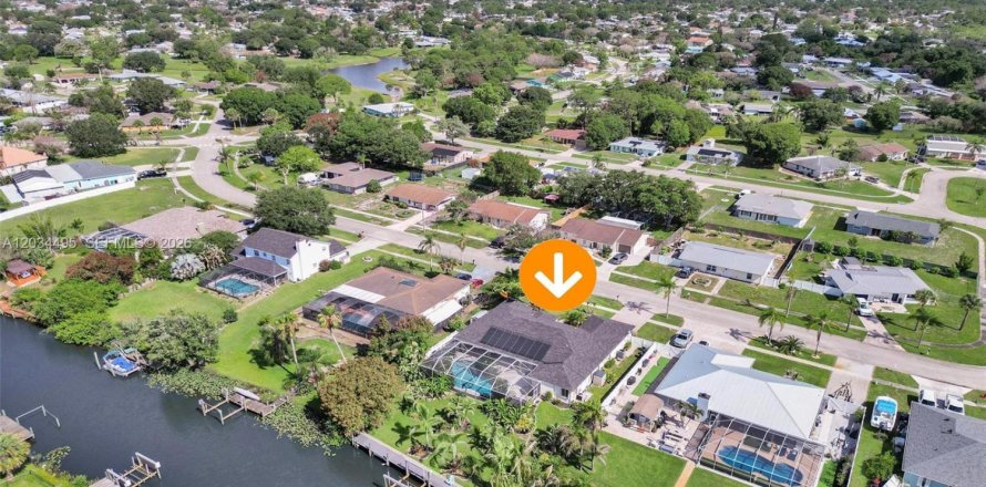 House in Port St. Lucie, Florida 4 bedrooms, 232.53 sq.m. № 2186321