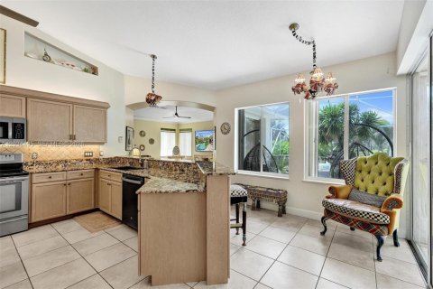 House in Port St. Lucie, Florida 4 bedrooms, 232.53 sq.m. № 2186321 - photo 10