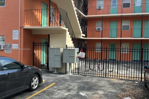 Apartamento en alquiler en Miami, Florida, 1 dormitorio, 46.45 m2 № 1798814 - foto 1