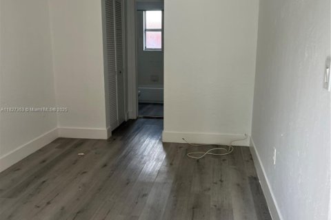 Apartamento en alquiler en Miami, Florida, 1 dormitorio, 46.45 m2 № 1798814 - foto 4