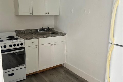 Apartamento en alquiler en Miami, Florida, 1 dormitorio, 46.45 m2 № 1798814 - foto 2