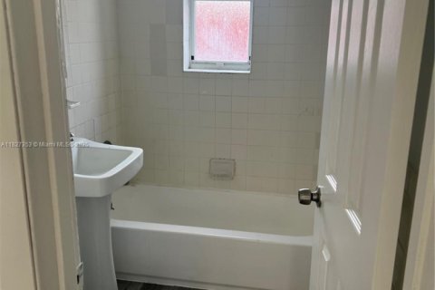 Apartamento en alquiler en Miami, Florida, 1 dormitorio, 46.45 m2 № 1798814 - foto 8