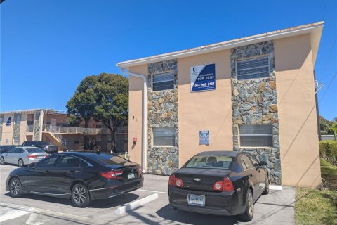 Снять в аренду квартиру в Халландейл-Бич, Флорида 2 спальни, 1144.56м2, № 1975329 - фото 2