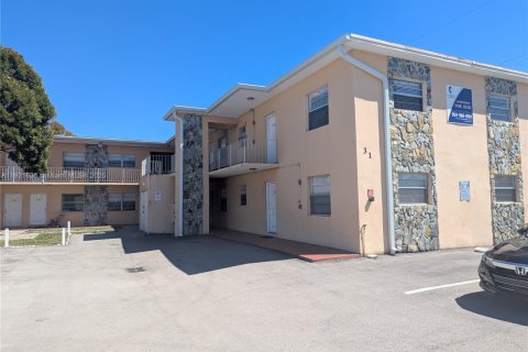 Снять в аренду квартиру в Халландейл-Бич, Флорида 2 спальни, 1144.56м2, № 1975329 - фото 1