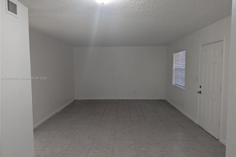 Снять в аренду квартиру в Халландейл-Бич, Флорида 2 спальни, 1144.56м2, № 1975329 - фото 6